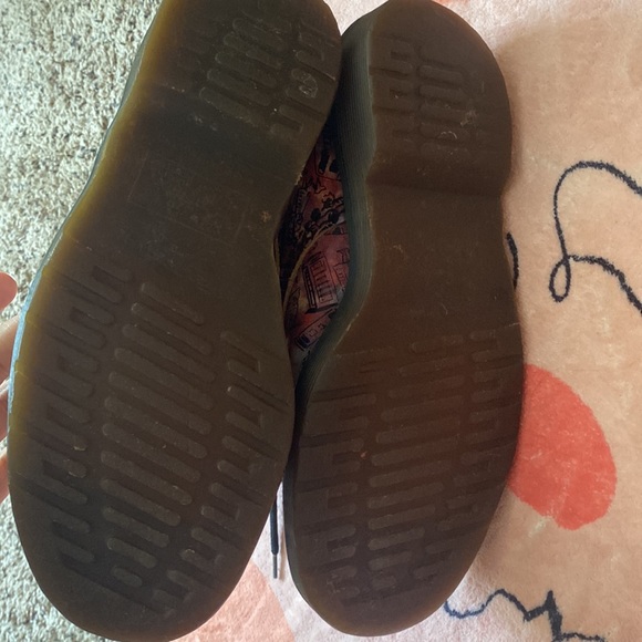 Doc Martens Airware London Print Rare US 7 worn but still in great doc condition - Picture 7 of 7